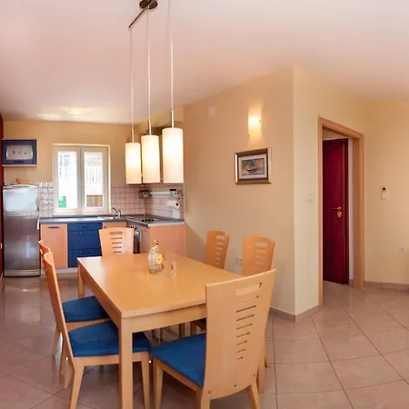 15242a Apartment *